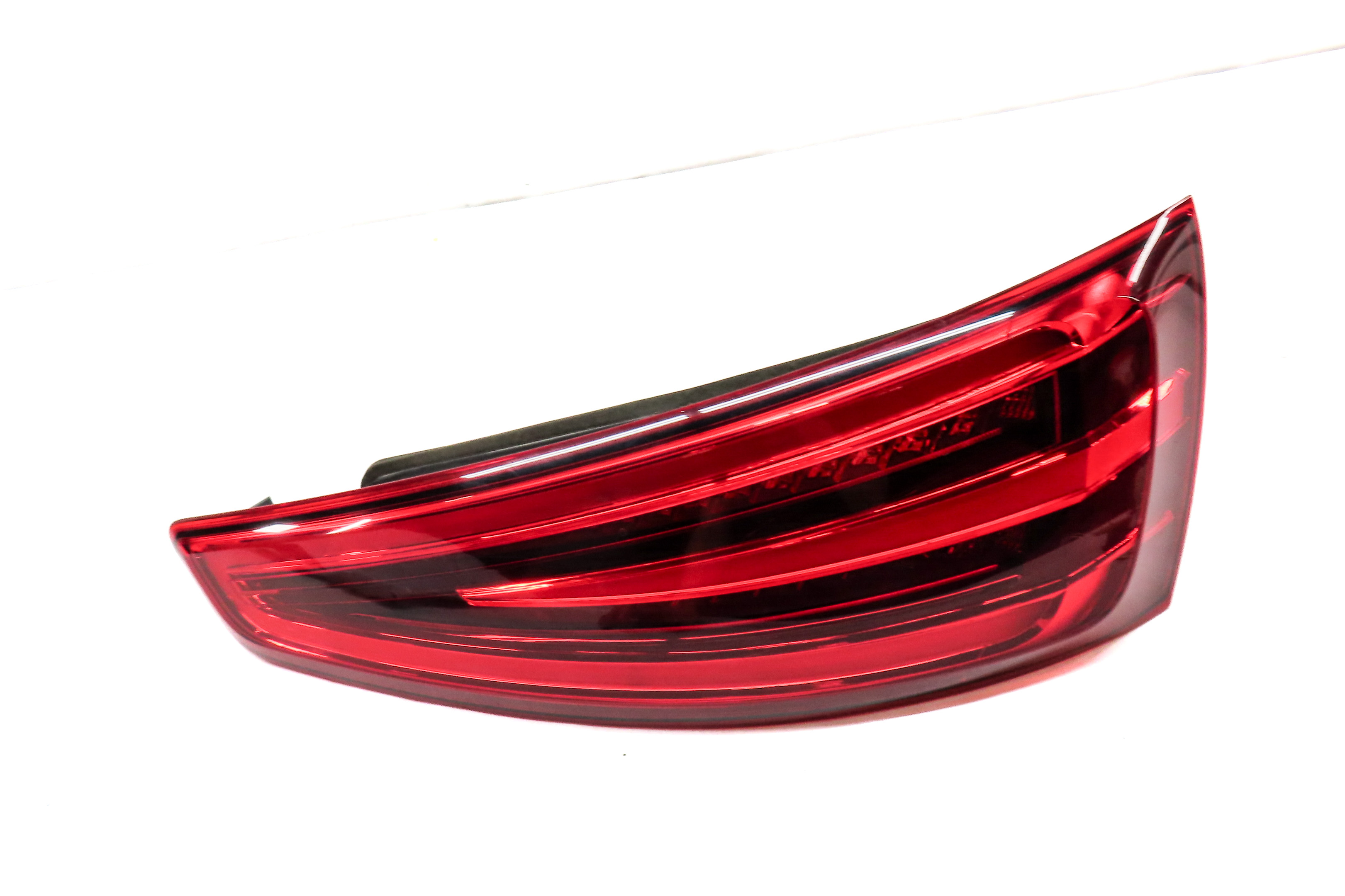 2015 AUDI Q3 (8U) REAR RIGHT PASSENGER TRUNK LED TAILLIGHT BRAKE LIGHT LAMP — exact item pictured